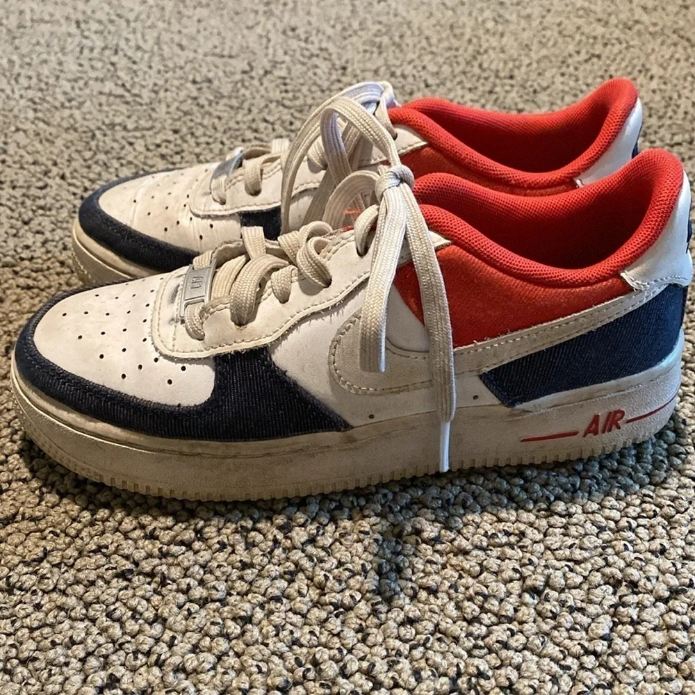 Nike Air Force 1 Sneakers Size 4Y in EUC